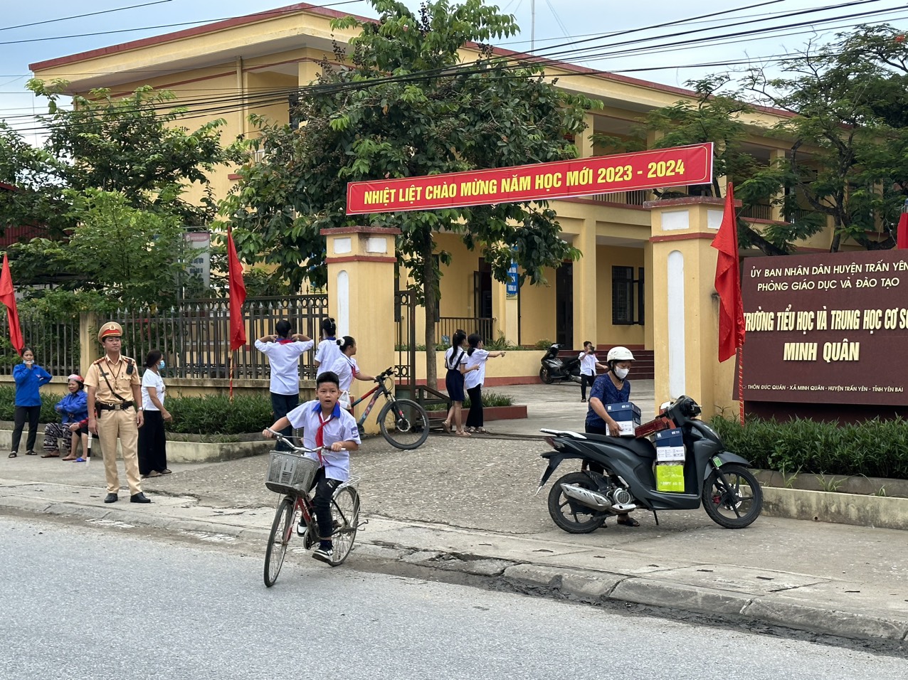 Yên Bái Bảo đảm trật tự ATGT cho học sinh ngày khai giảng