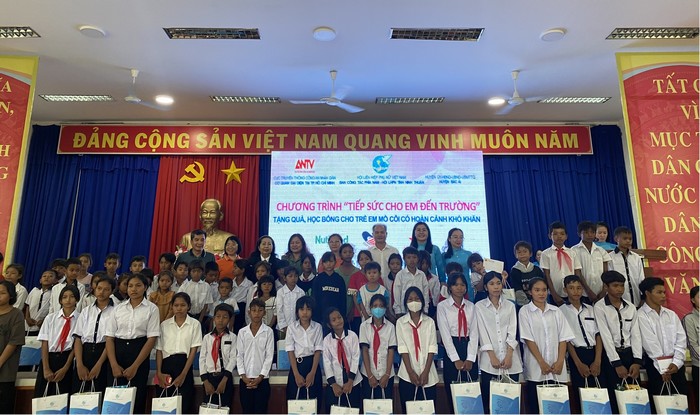 Nhiều hoạt động ý nghĩa trong chương trình Tiếp sức em đến trường