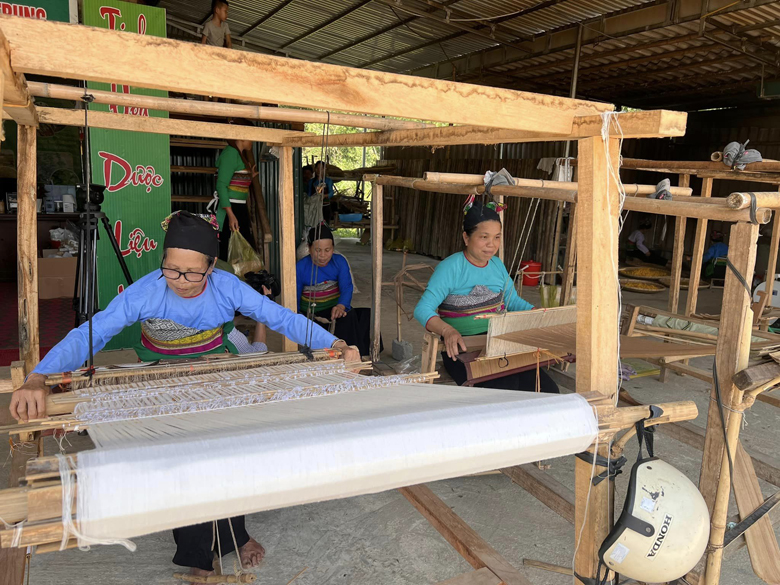 Nâng cao quyền năng kinh tế cho phụ nữ dân tộc thiểu số