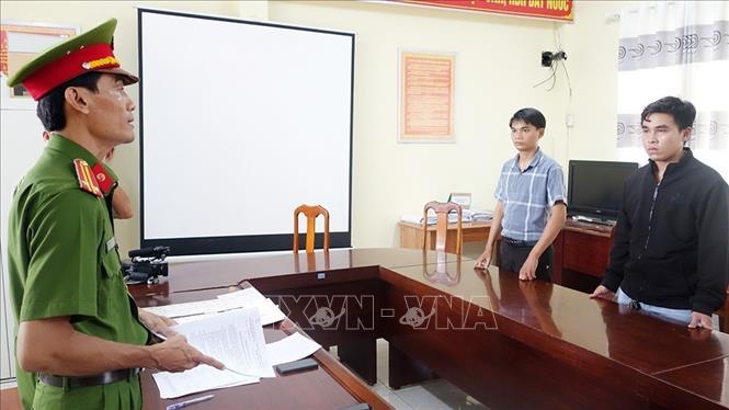 Bắt 2 đối tượng làm giả bằng Đại học và chứng chỉ Ngoại ngữ, Tin học