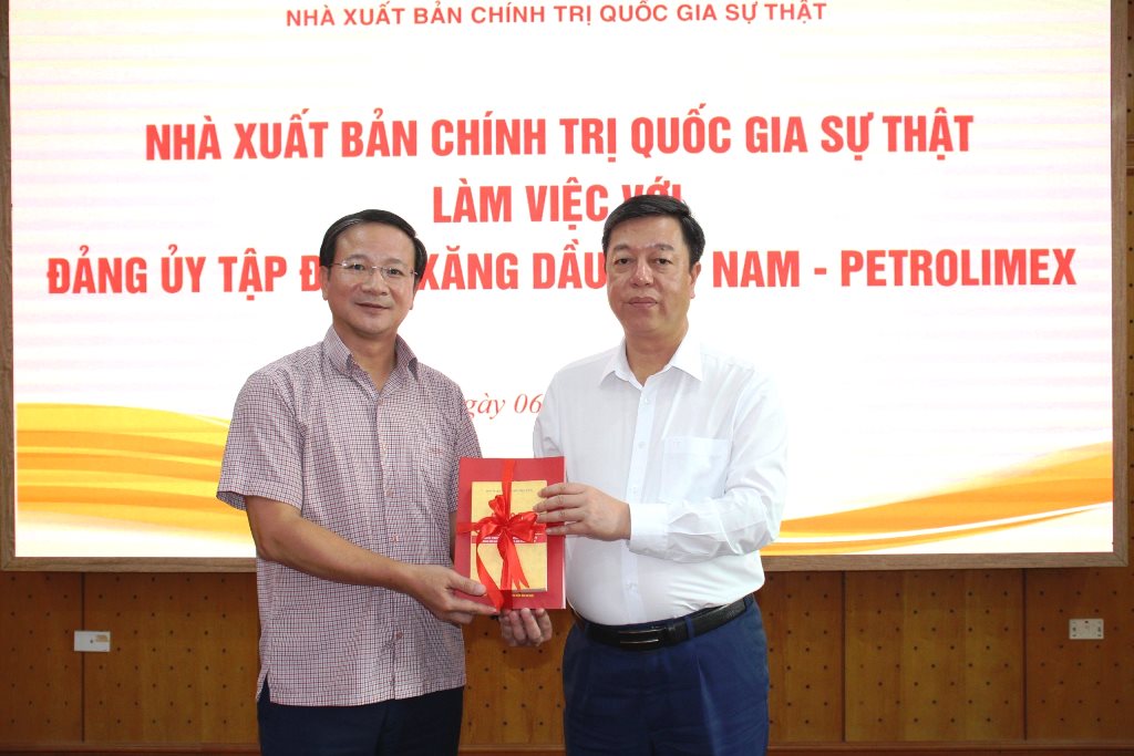 Tăng cường quan hệ hợp tác giữa Nhà xuất bản Chính trị quốc gia Sự thật và Tập đoàn Xăng dầu Việt Nam