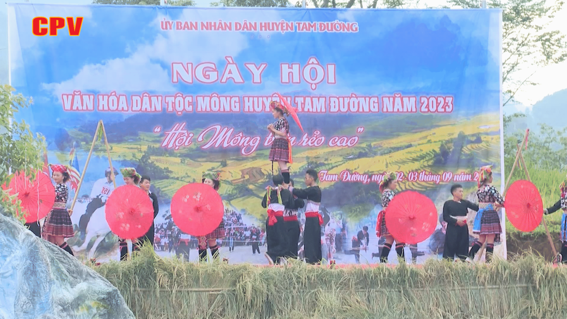 Phát huy bản sắc văn hóa truyền thống gắn với phát triển du lịch