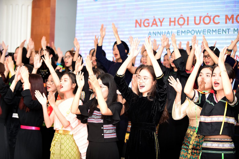 2 351 suất học bổng dành cho nữ sinh dân tộc thiểu số