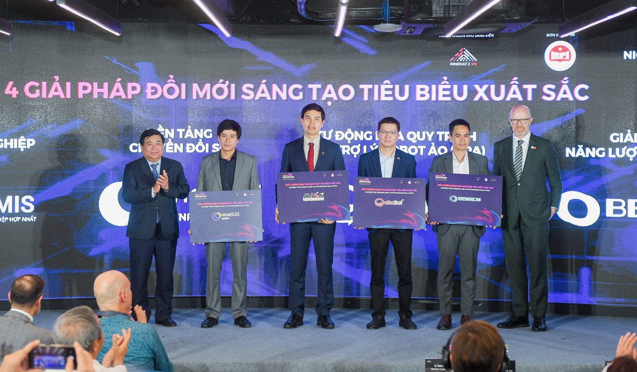 Vinh danh các giải pháp đổi mới sáng tạo xuất sắc năm 2023