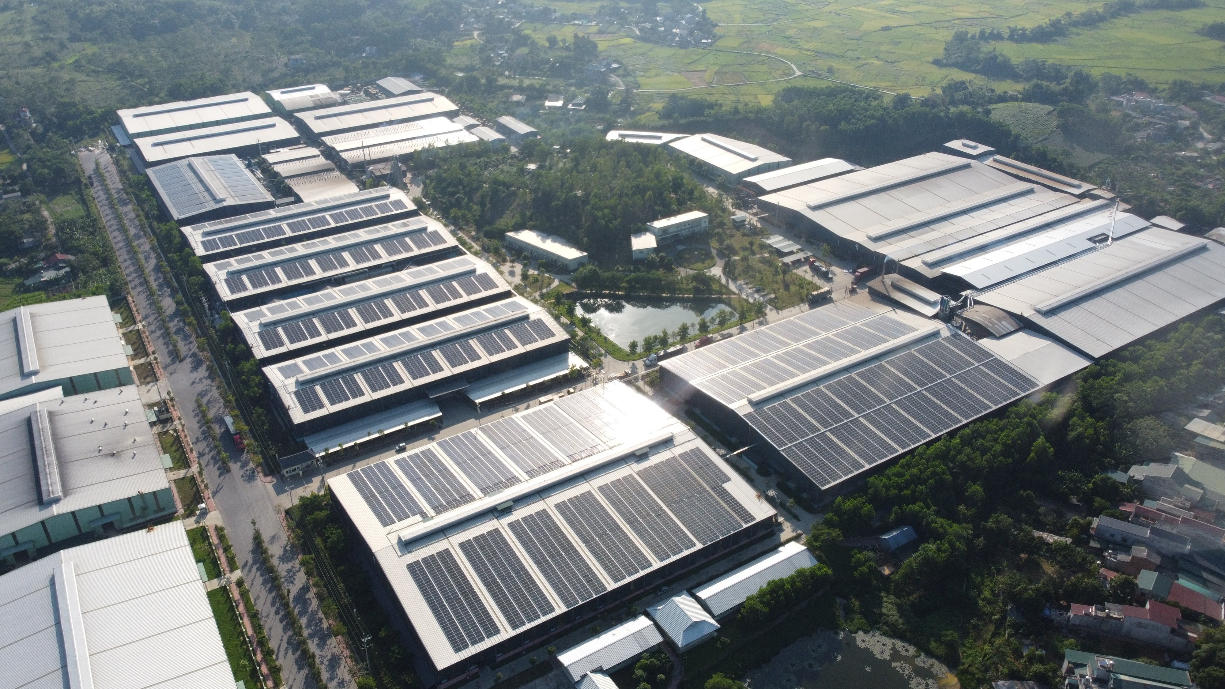 Ký kết khoản vay 13,8 triệu USD cho các hệ thống quang điện mặt trời áp mái