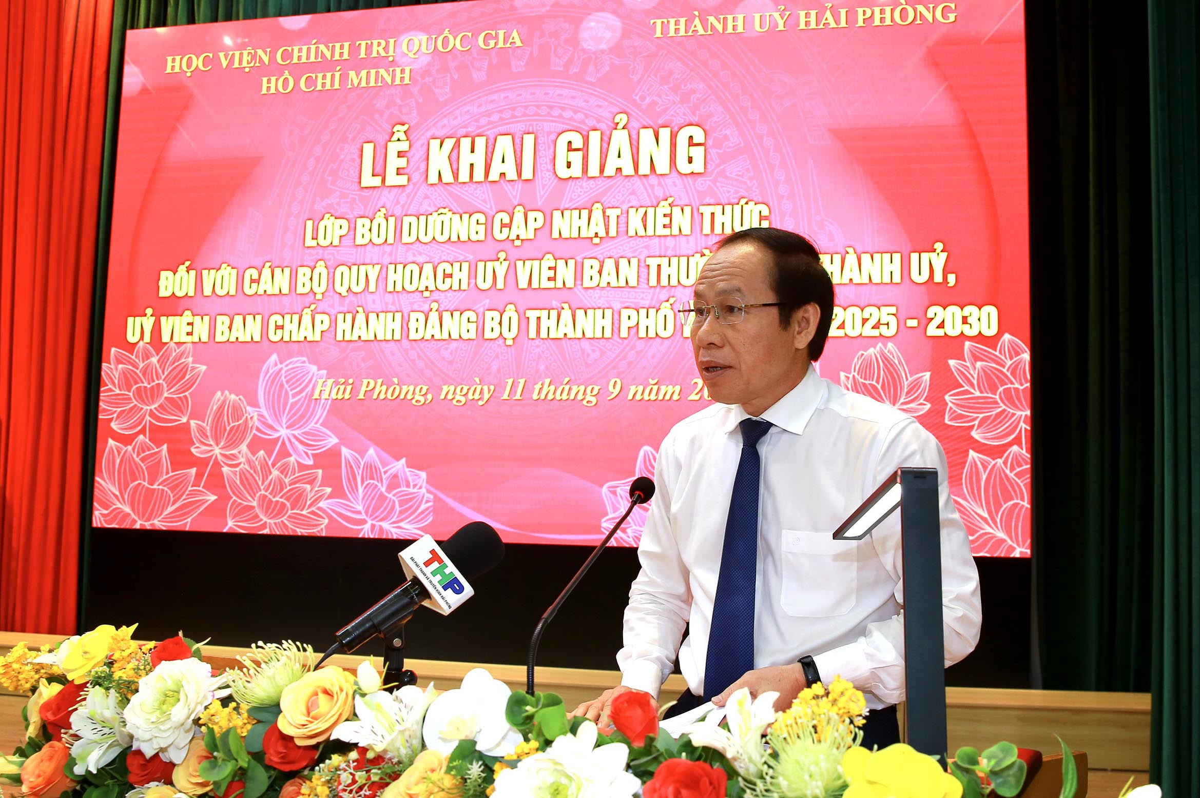 Bồi dưỡng, cập nhật kiến thức cho cán bộ, đáp ứng yêu cầu xây dựng và phát triển