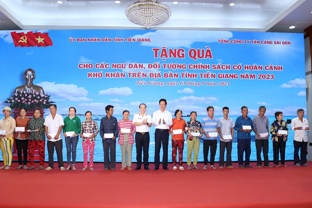 Tân Cảng Sài Gòn nhận đỡ đầu con ngư dân tại Tiền Giang