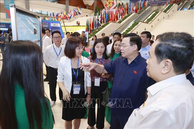 Chủ tịch Quốc hội Vương Đình Huệ dự tổng duyệt Hội nghị Nghị sĩ trẻ toàn cầu