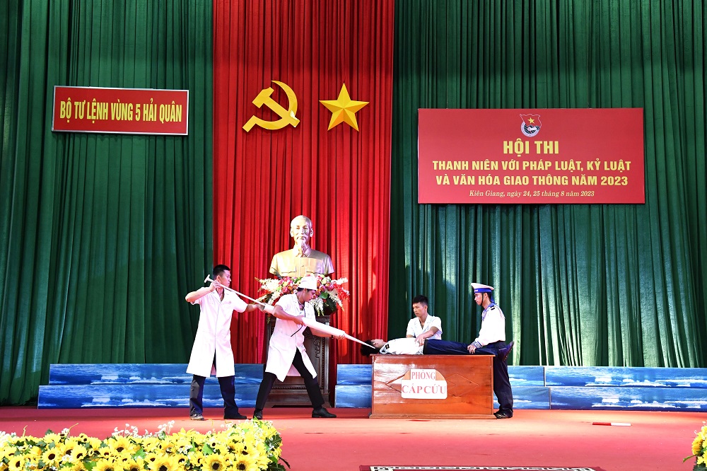 Thanh niên Vùng 5 Hải quân với pháp luật, kỷ luật và văn hóa giao thông