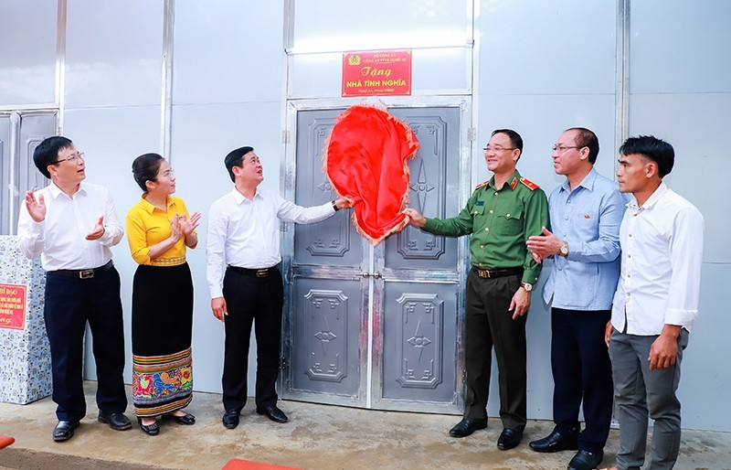 Ấm áp những ngôi nhà nghĩa tình