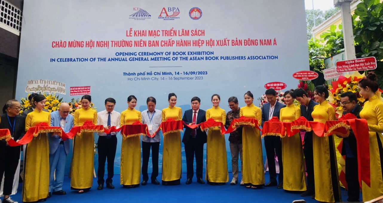 Triển lãm sách về Chủ tịch Hồ Chí Minh và các lãnh đạo Đảng, Nhà nước