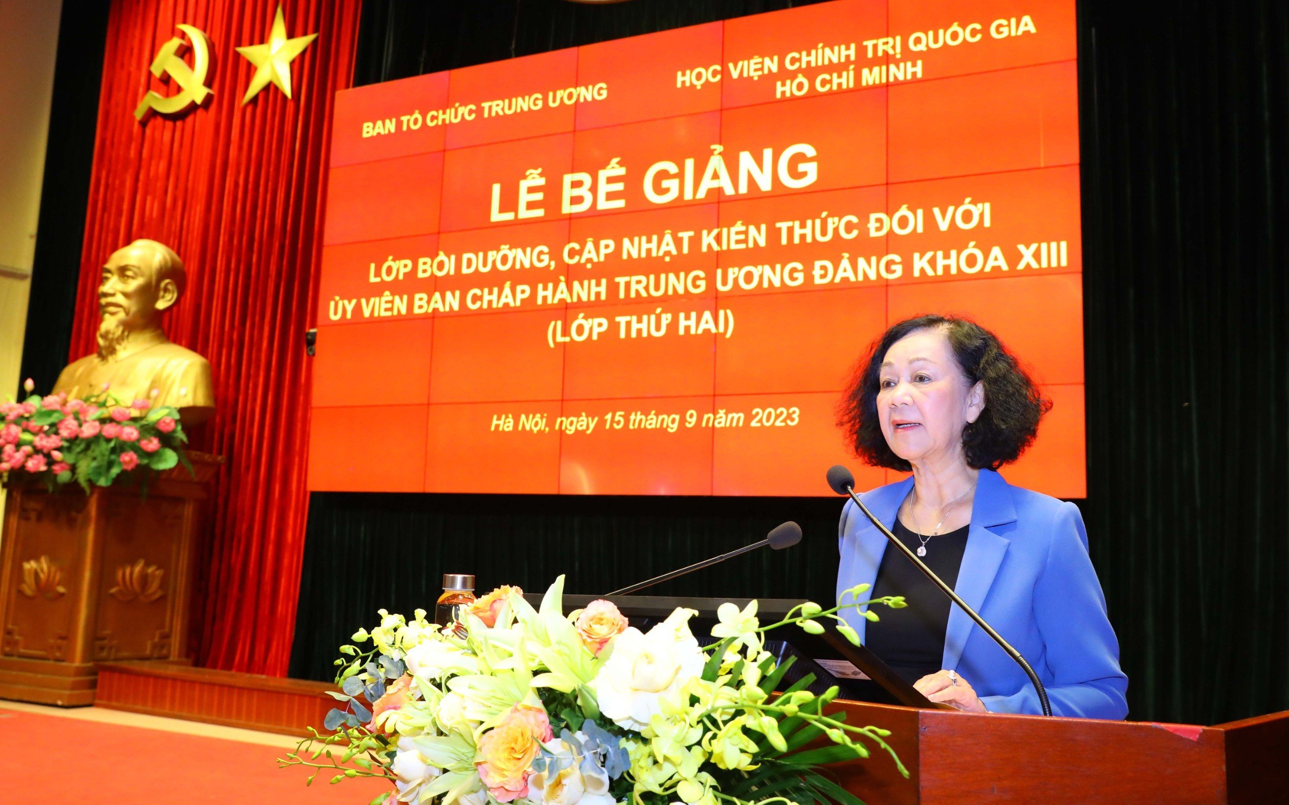 Rèn luyện bản lĩnh chính trị, không ngại khó khăn, thử thách