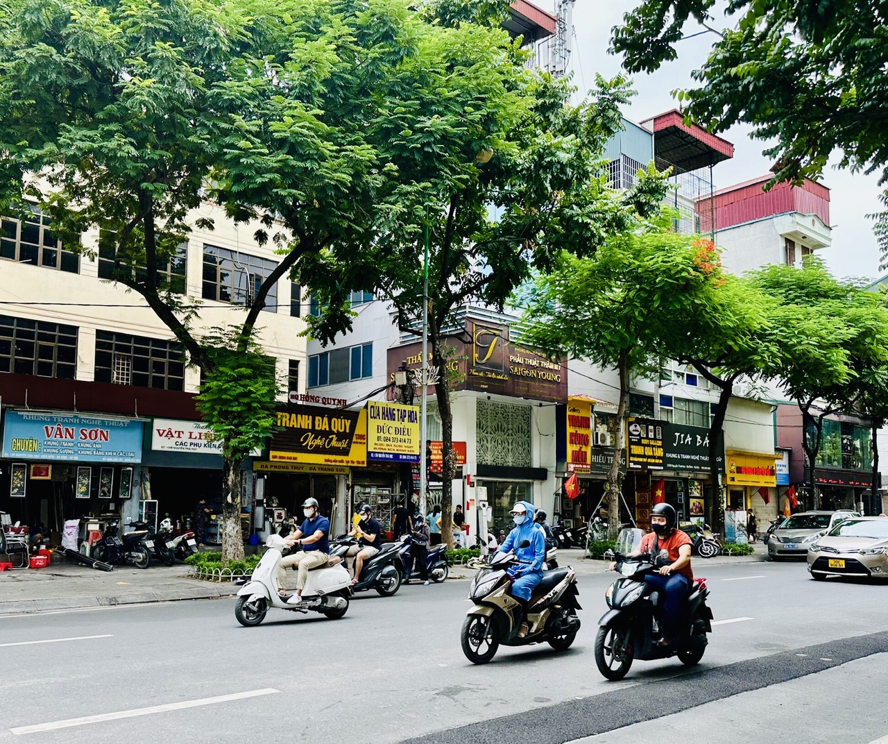 Miền Bắc hửng nắng, miền Nam mưa kéo dài