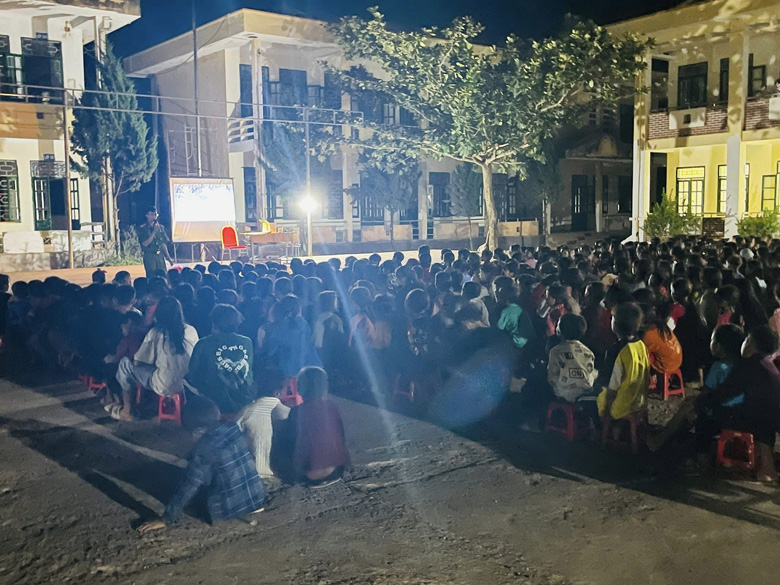 Phấn đấu 100 học sinh các trường, lớp dân tộc nội trú, bán trú được tuyên truyền về bình đẳng giới