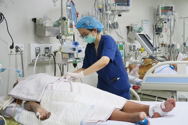 Cảnh báo bệnh nhân sốt xuất huyết không tự ý truyền dịch