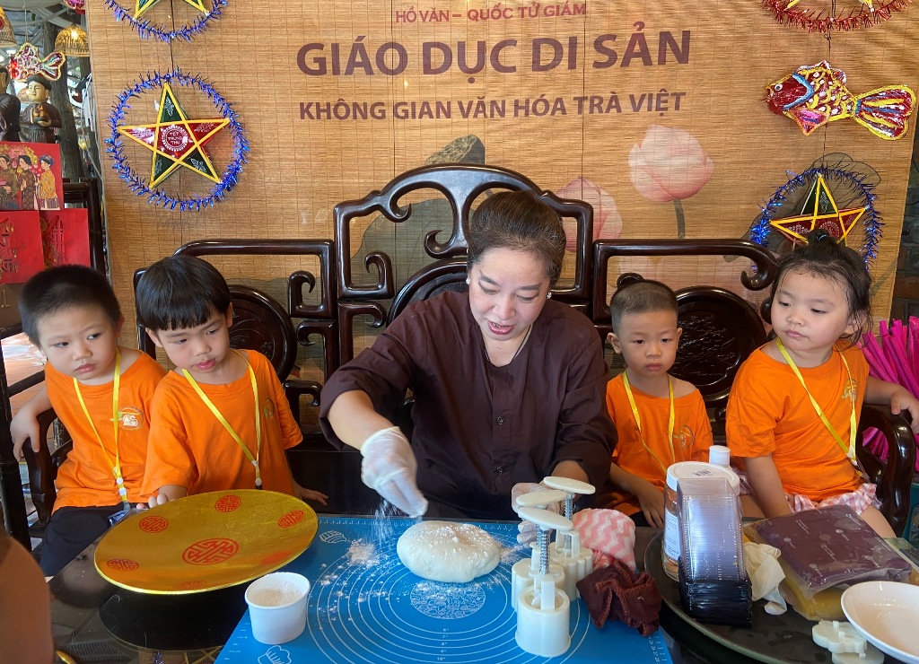 Nhiều hoạt động trải nghiệm Tết Trung thu truyền thống tại Văn Miếu - Quốc Tử Giám