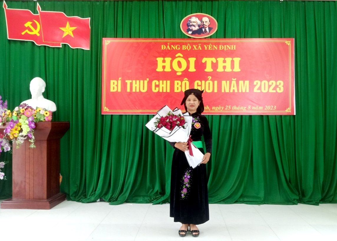 Nữ Bí thư Chi bộ gương mẫu học và làm theo Bác