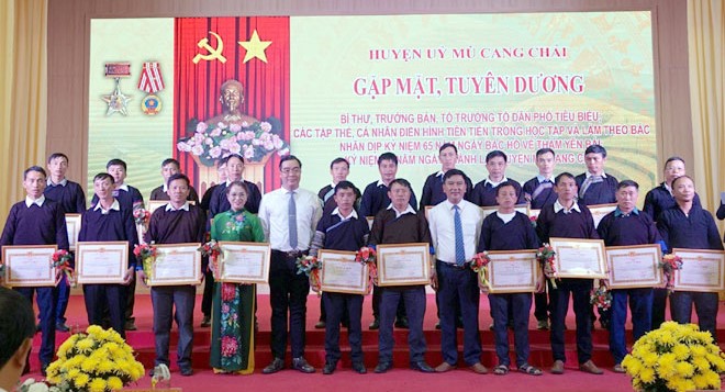 Mù Cang Chải tuyên dương 43 tập thể, cá nhân điển hình tiên tiến học và làm theo Bác