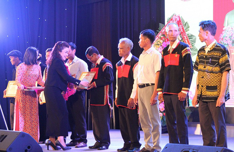 Đắk Lắk Quan tâm thực hiện chính sách với người có uy tín trong đồng bào dân tộc thiểu số