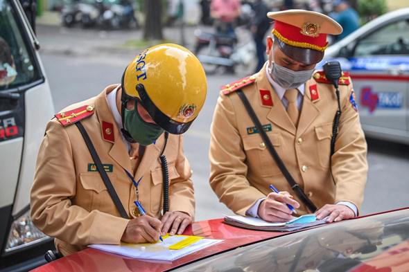 Hà Nội Phát hiện, xử lý 890 trường hợp vi phạm Luật Giao thông đường bộ