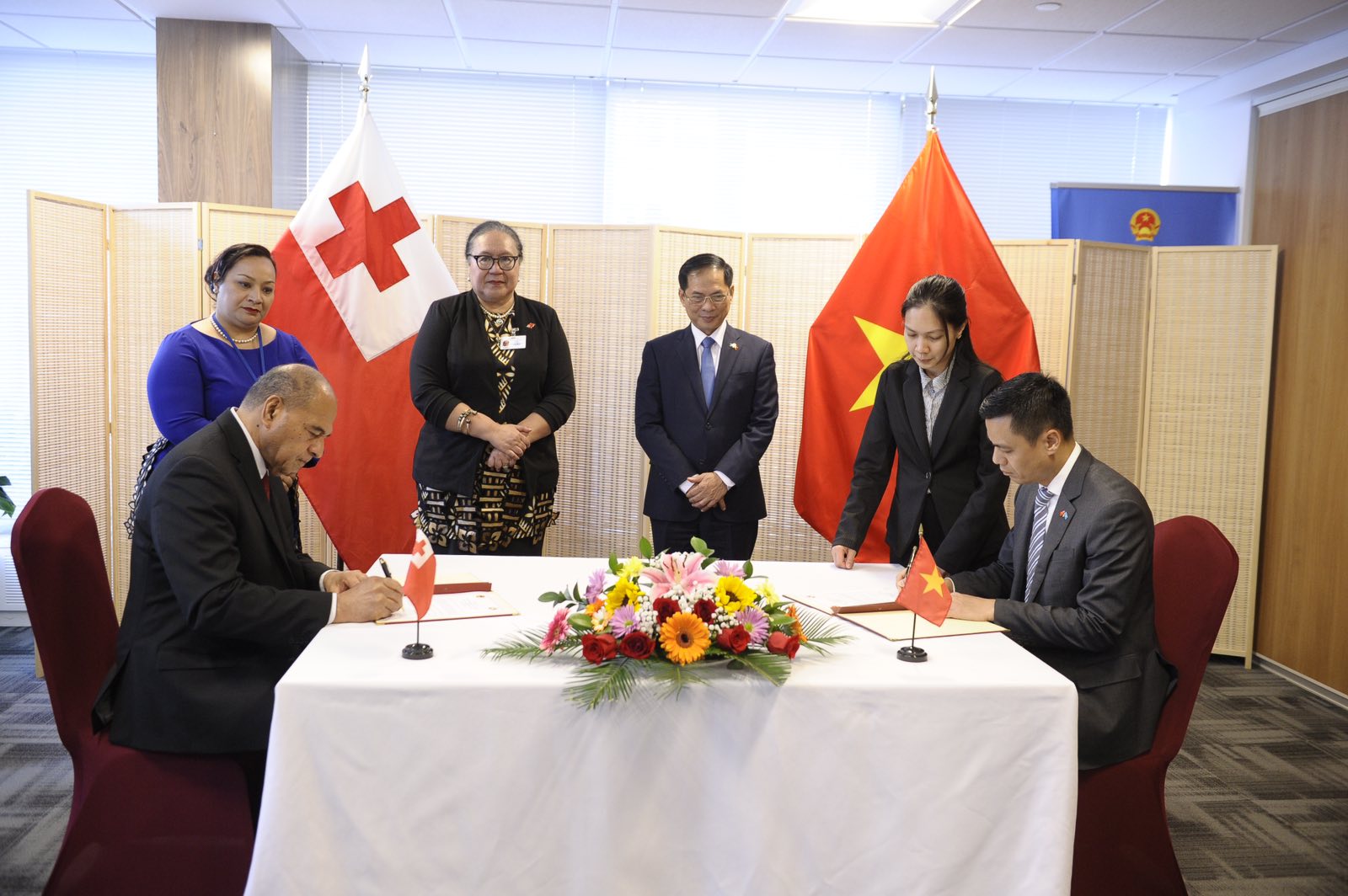 Việt Nam thiết lập quan hệ ngoại giao với Vương quốc Tonga