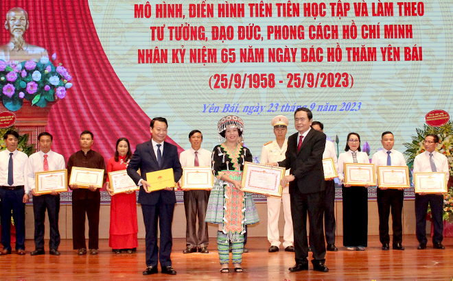 Yên Bái tuyên dương 65 tập thể, cá nhân điển hình tiên tiến học và làm theo Bác
