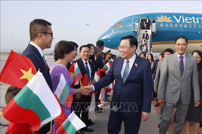 Chủ tịch Quốc hội Vương Đình Huệ bắt đầu thăm chính thức Bulgaria