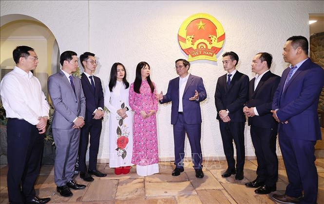 Thủ tướng Phạm Minh Chính thăm Đại sứ quán Việt Nam tại Brazil