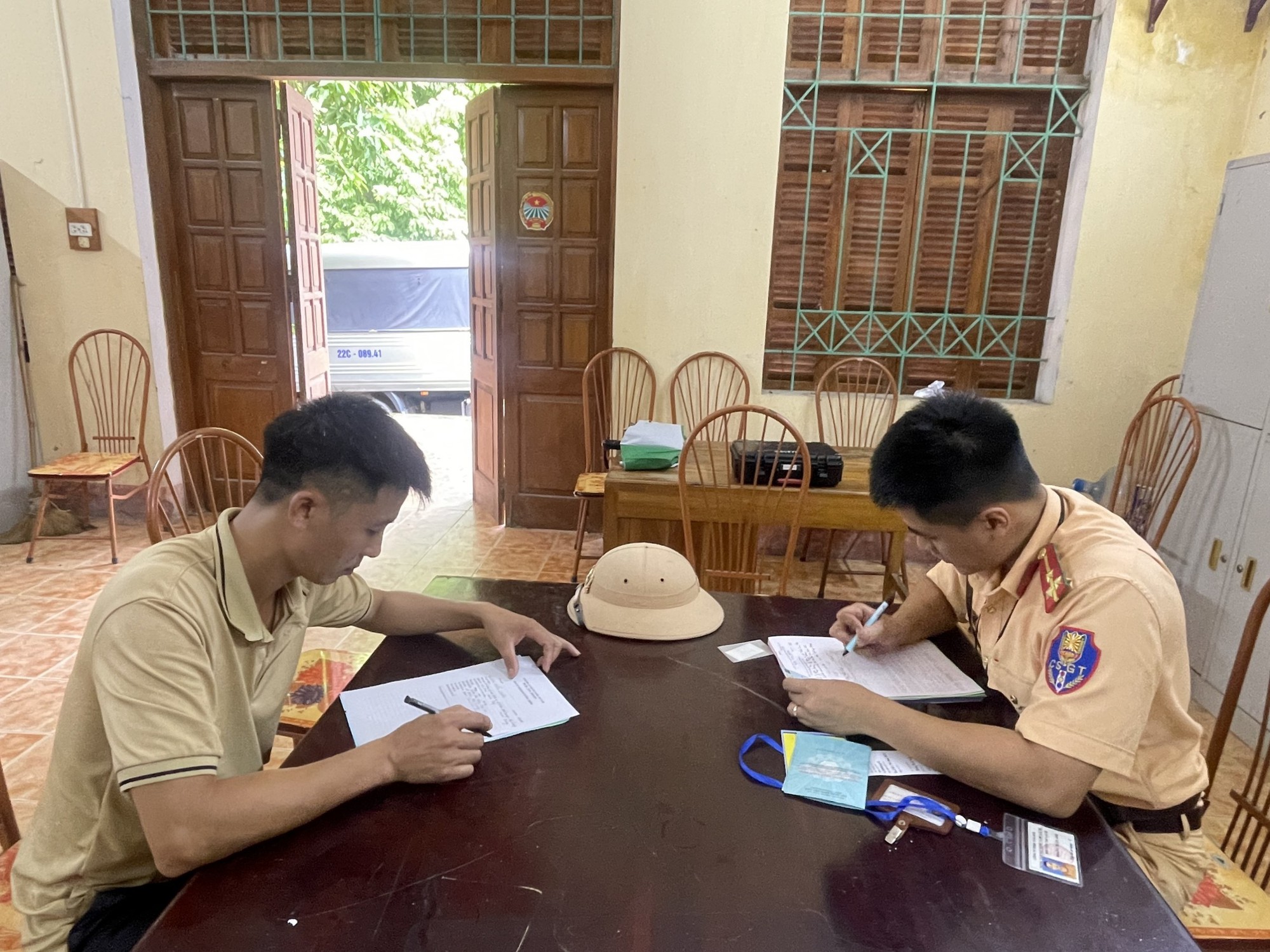 Xử phạt trường hợp có hành vi không nhường đường cho xe ưu tiên