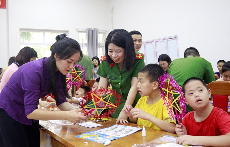 Hà Nội Hơn 2 tỷ đồng dành cho trẻ em có hoàn cảnh đặc biệt dịp Trung thu