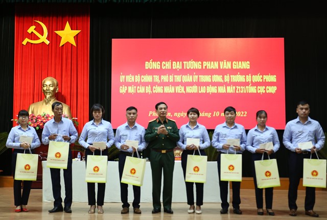 Tổng cục Công nghiệp Quốc phòng Bảo đảm việc làm, chăm lo đời sống đoàn viên công đoàn, người lao động