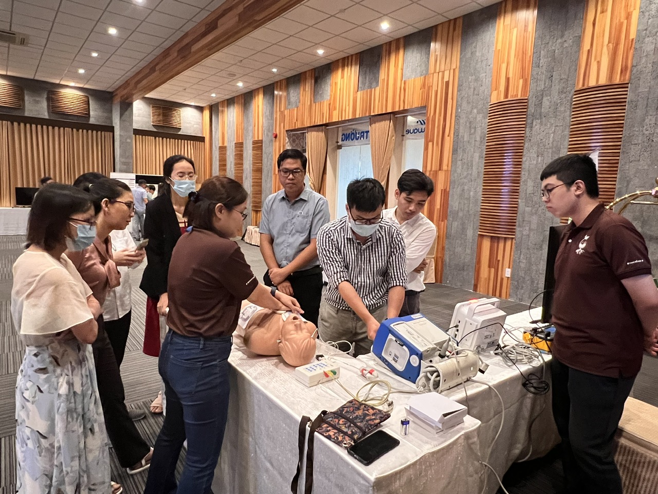 Thiếu hụt nhân lực trong cấp cứu và hồi sức khiến các bệnh viện quá tải