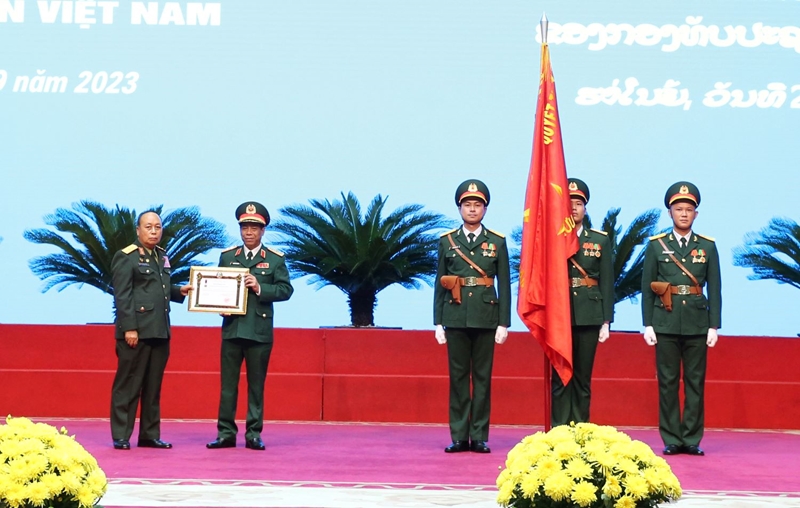 Quân đội nhân dân Việt Nam được Nhà nước và Bộ Quốc phòng Lào khen thưởng