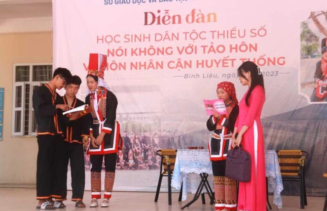 Bình Liêu Học sinh dân tộc thiểu số tham gia diễn đàn bình đẳng giới