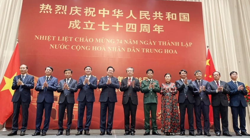 Kỷ niệm 74 năm ngày thành lập nước Cộng hòa nhân dân Trung Hoa