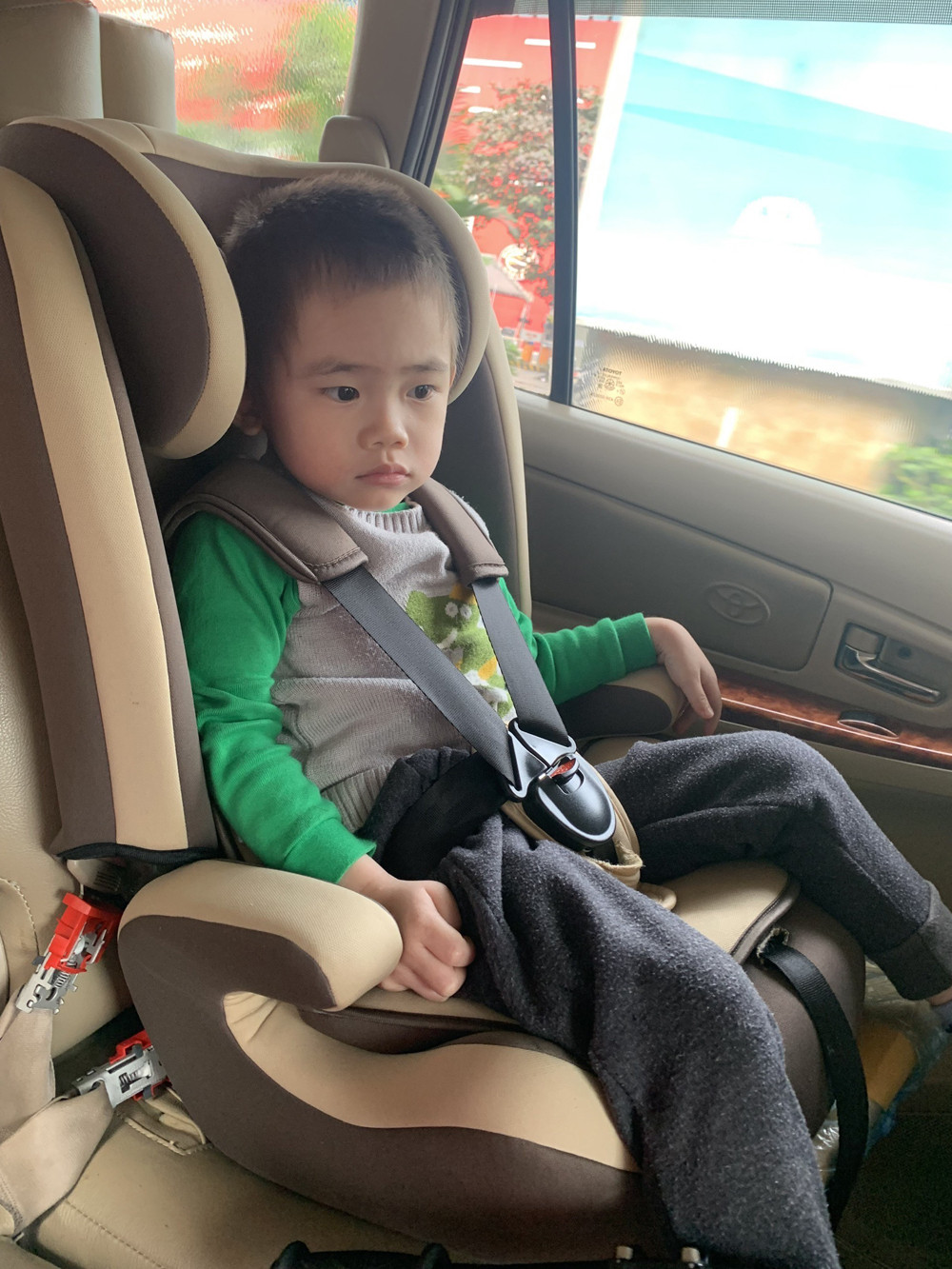 Nỗ lực bảo vệ trẻ em khi tham gia giao thông