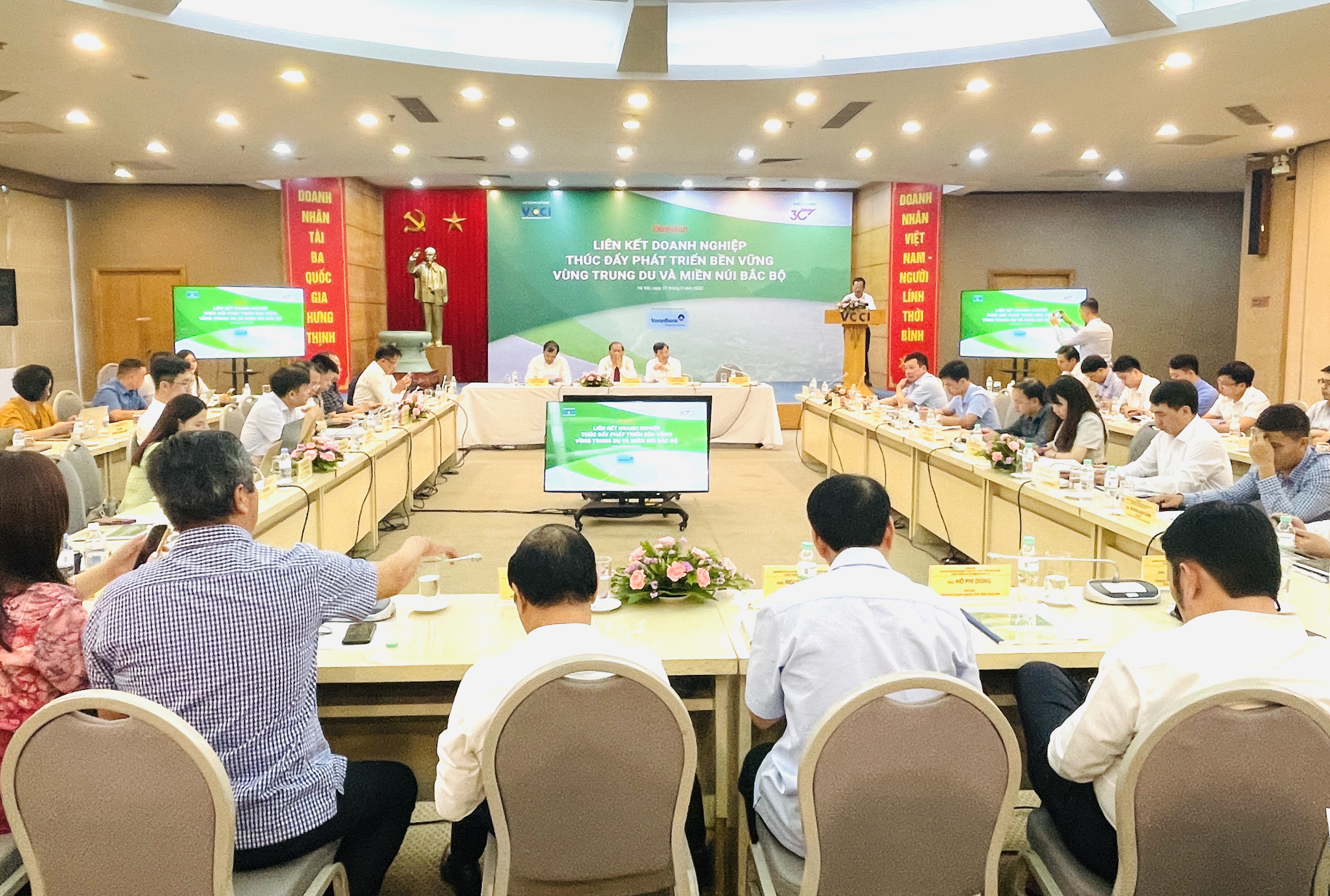 Liên kết doanh nghiệp vùng trung du và miền núi Bắc Bộ 
Cơ hội từ phát triển kinh tế rừng bền vững