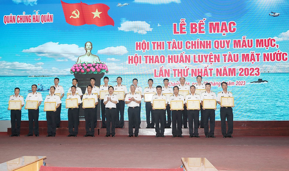 Bế mạc Hội thi tàu chính quy mẫu mực, Hội thao huấn luyện tàu mặt nước