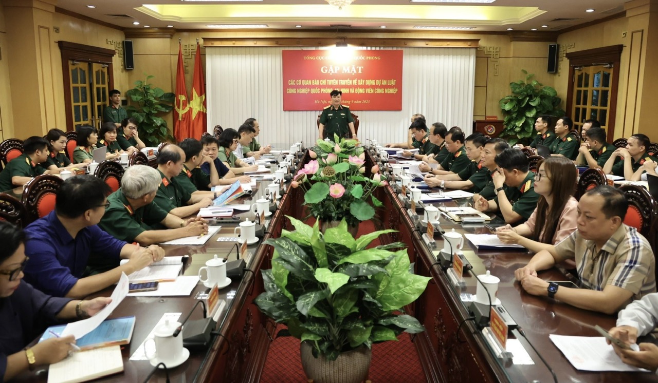 Tuyên truyền về xây dựng dự án Luật CNQPAN và động viên công nghiệp