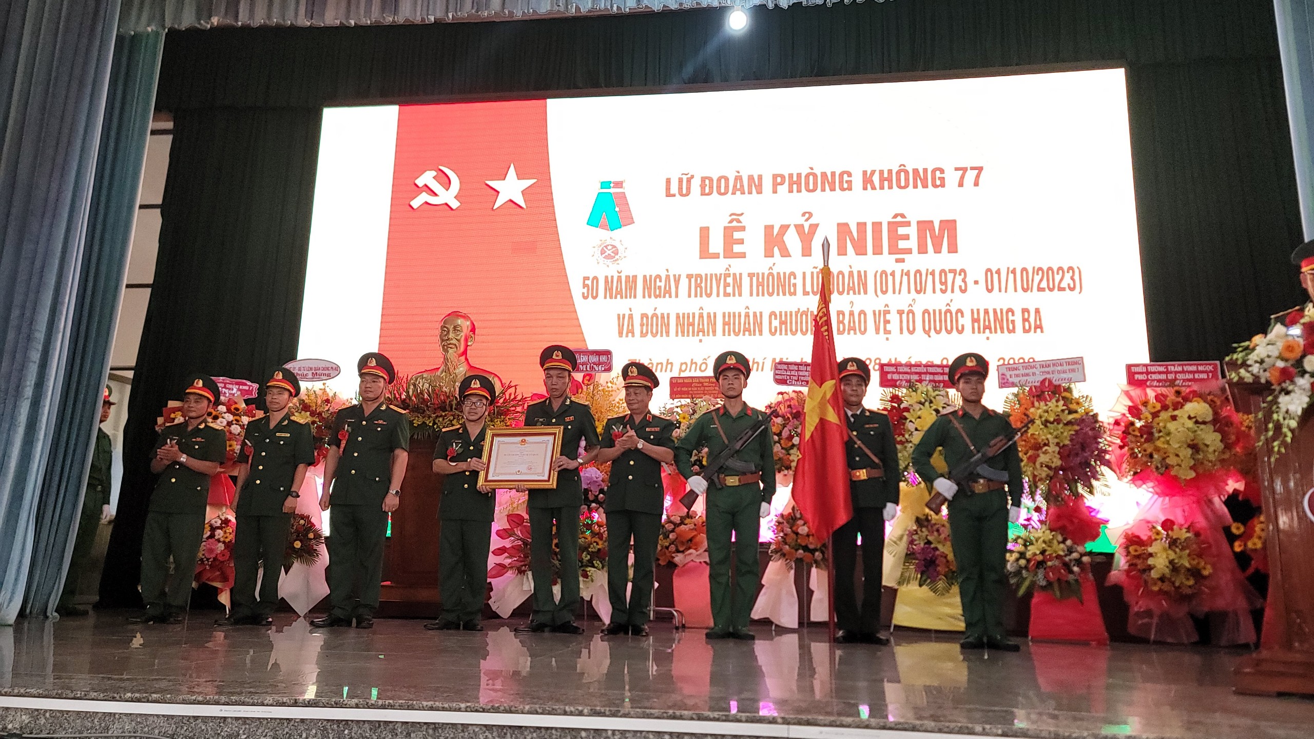Lữ đoàn Phòng không 77 đón nhận Huân chương Bảo vệ Tổ quốc hạng Ba