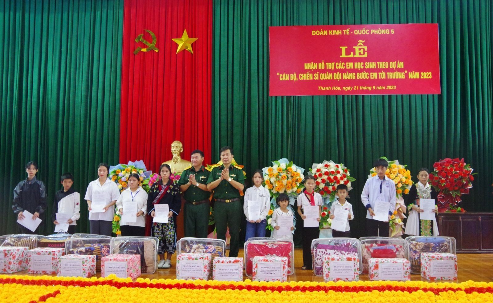 Đoàn Kinh tế - Quốc phòng 5 tổ chức Lễ nhận hỗ trợ học sinh có hoàn cảnh khó khăn
