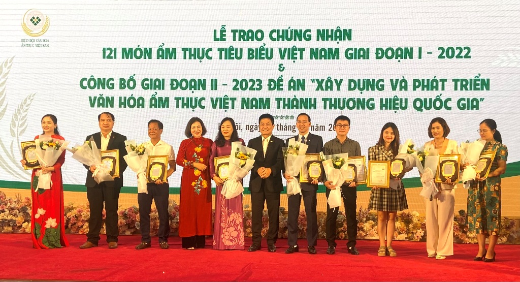 Trao chứng nhận 121 món ẩm thực tiêu biểu Việt Nam