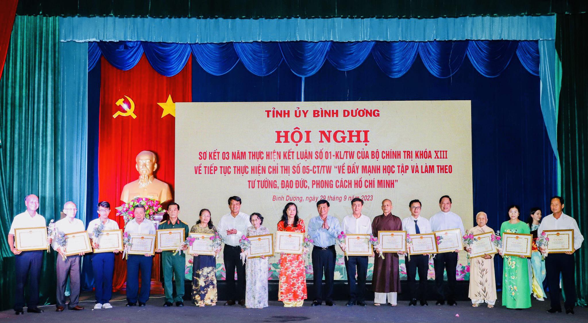 Tạo nền tảng vững chắc trong học và làm theo Bác