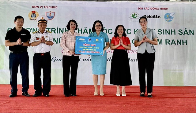 Chăm sóc sức khỏe cho 600 thân nhân chiến sỹ Vùng 4 hải quân