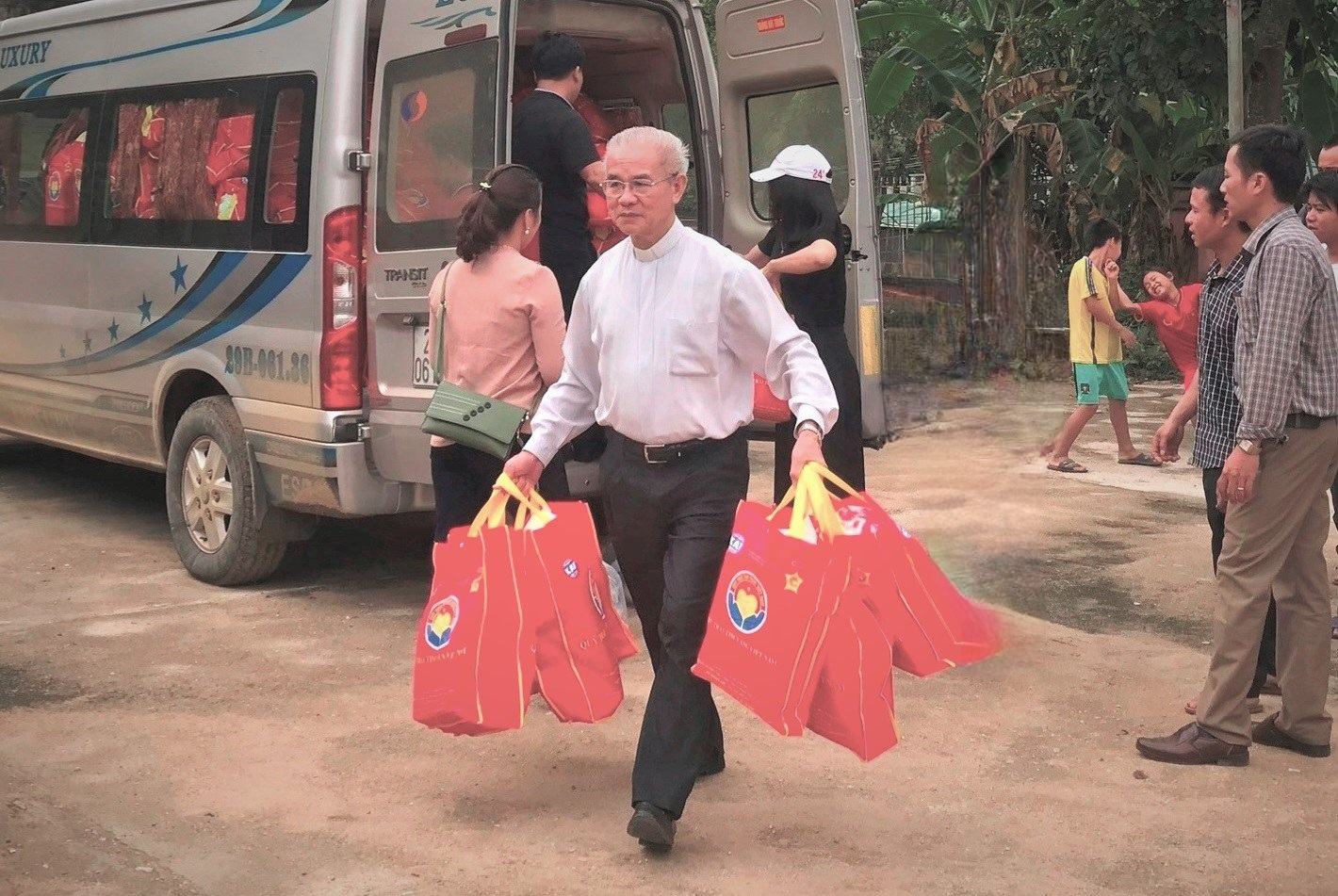Tiếp tục gắn bó, đồng hành cùng dân tộc