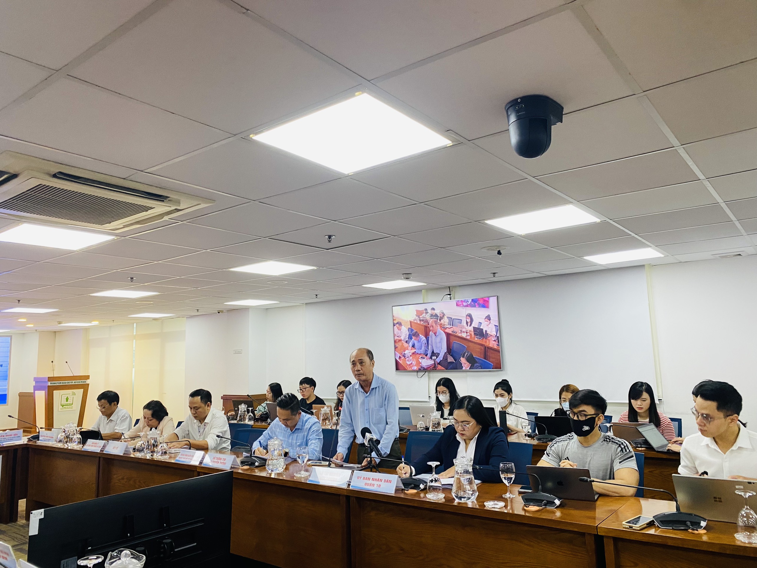 Thông tin các vấn đề kinh tế - xã hội và phòng, chống dịch trên địa bàn TP HCM