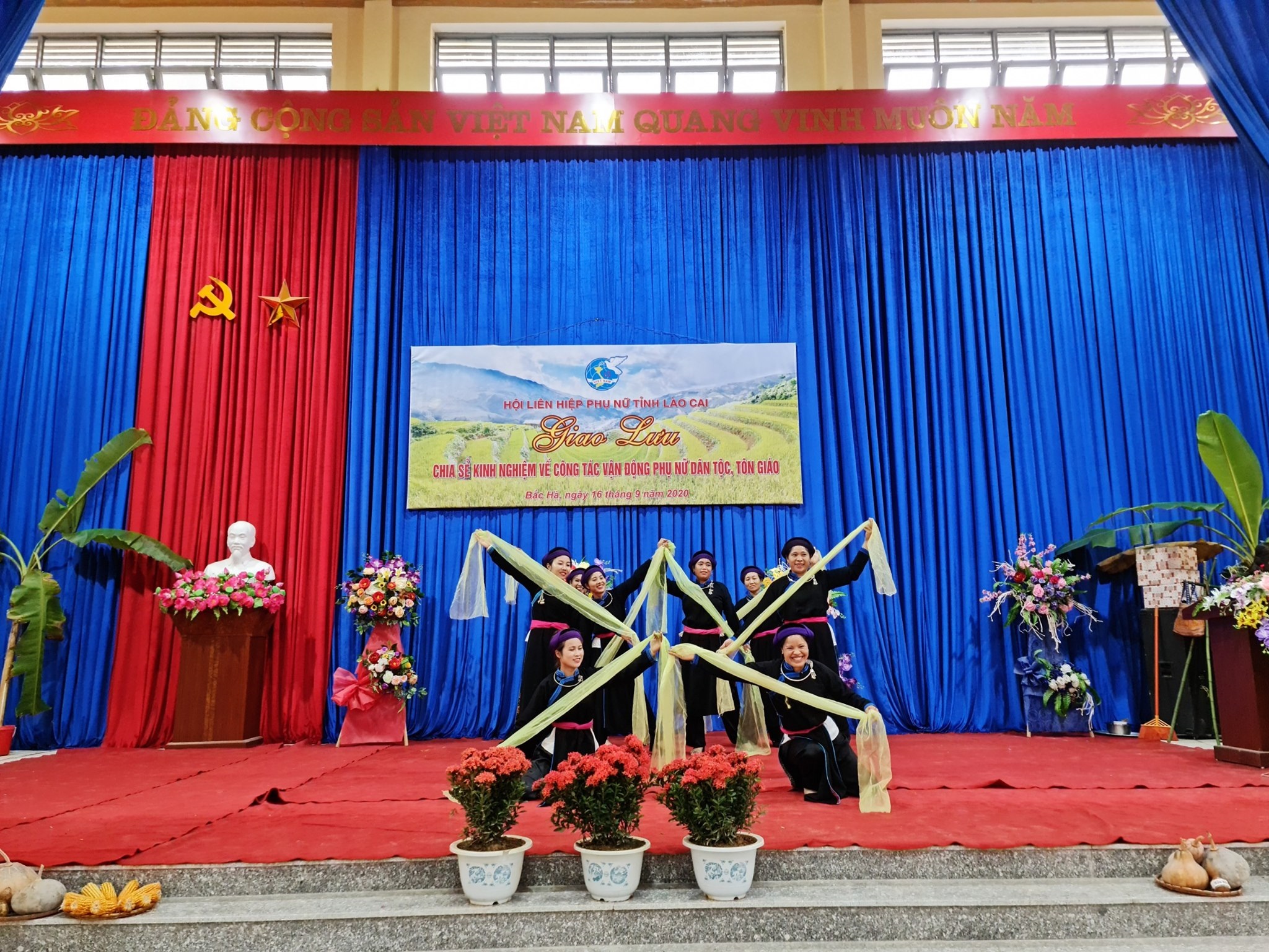 Đội văn nghệ truyền thống tại các thôn vùng DTTS được hỗ trợ những gì