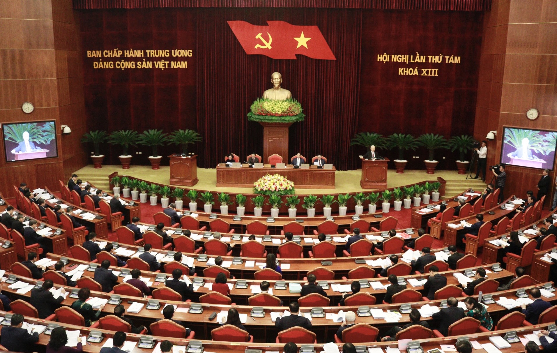 Ngày làm việc thứ tư Hội nghị Trung ương 8 khóa XIII