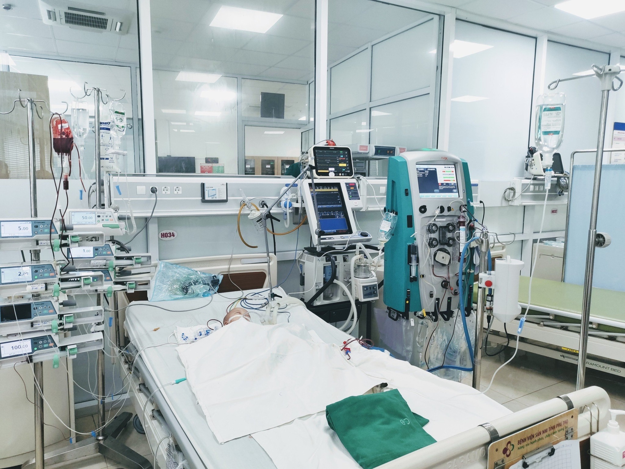 Phú Thọ Lọc máu liên tục cứu bé trai 10 tháng tuổi sốc nhiễm khuẩn nguy kịch