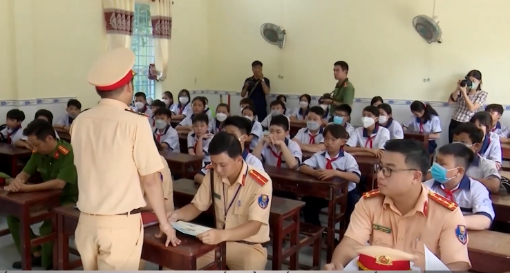 Triển khai quyết liệt giải pháp đảm bảo trật tự an toàn giao thông tại địa phương